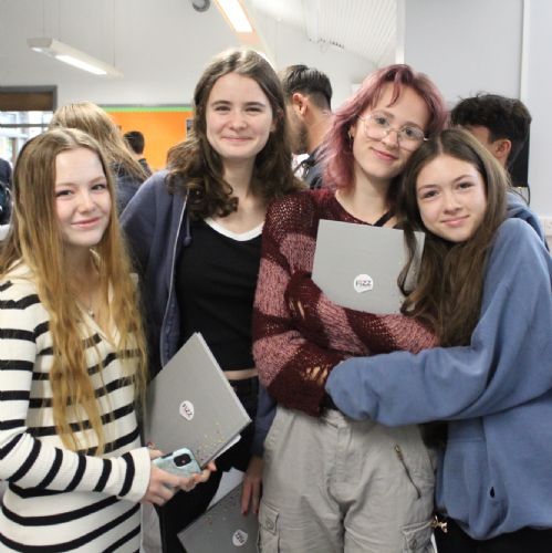 ChurchillAcademySixthForm-GCSEResultsDay202411)